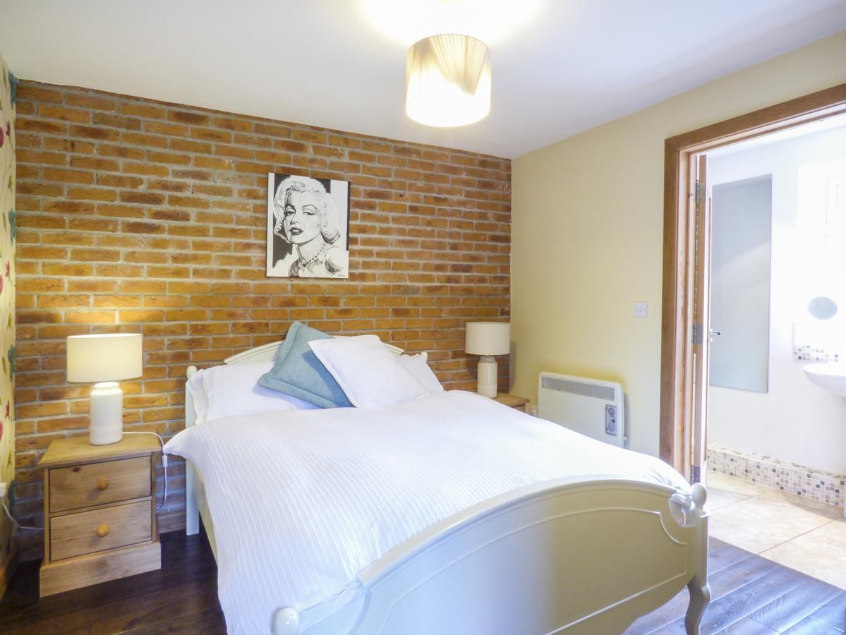 Blue Oyster Villa Мълиън Екстериор снимка